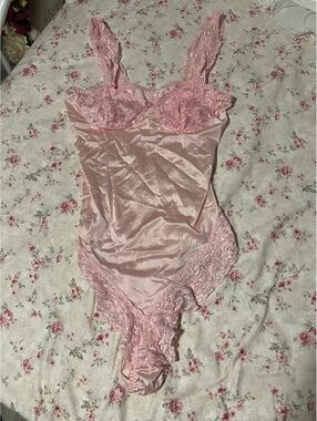 Vintage Y2K Pink Satin Lace Teddy Bodysuit Lingerie Romper – Small